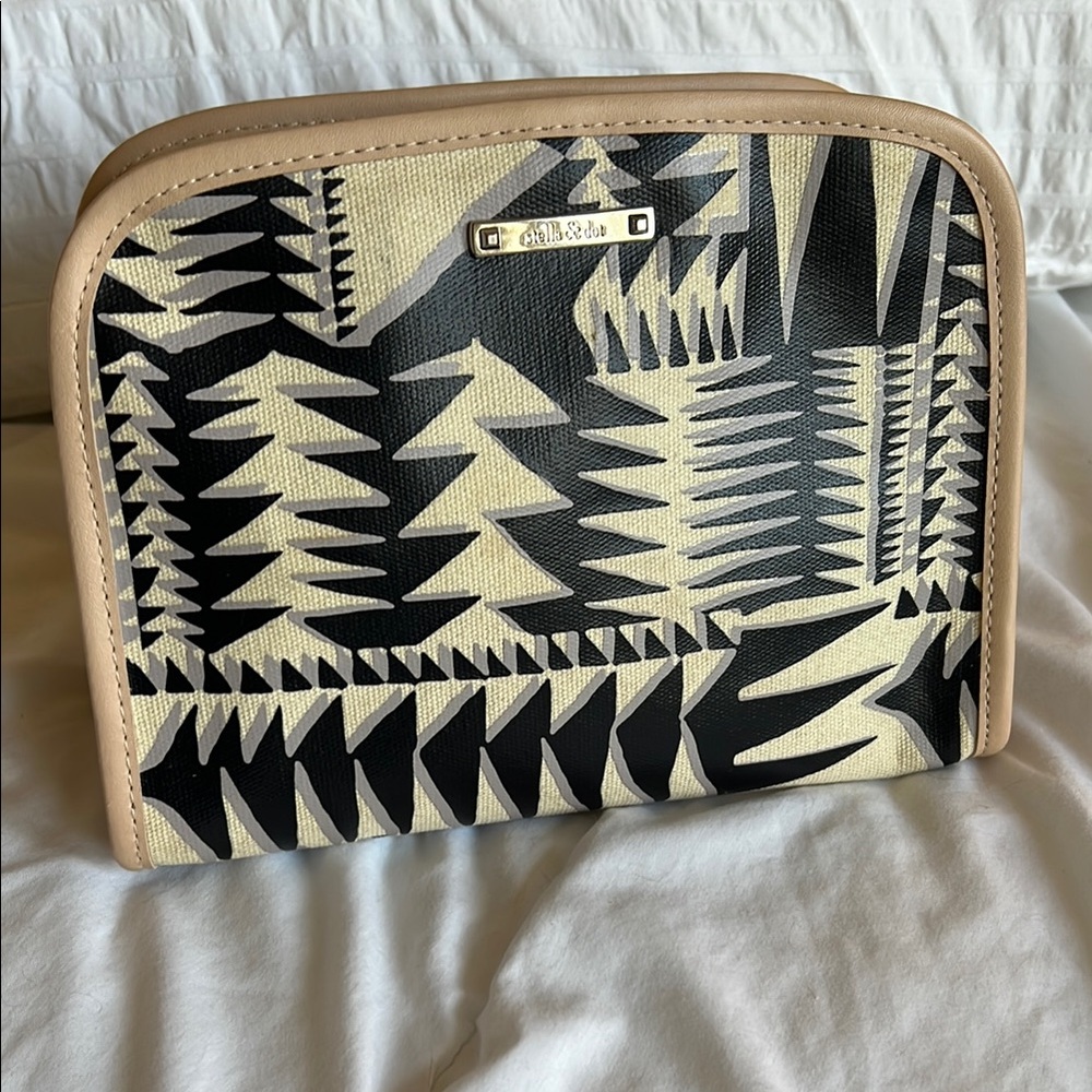 Stella & dot Black and Cream makeup bag
